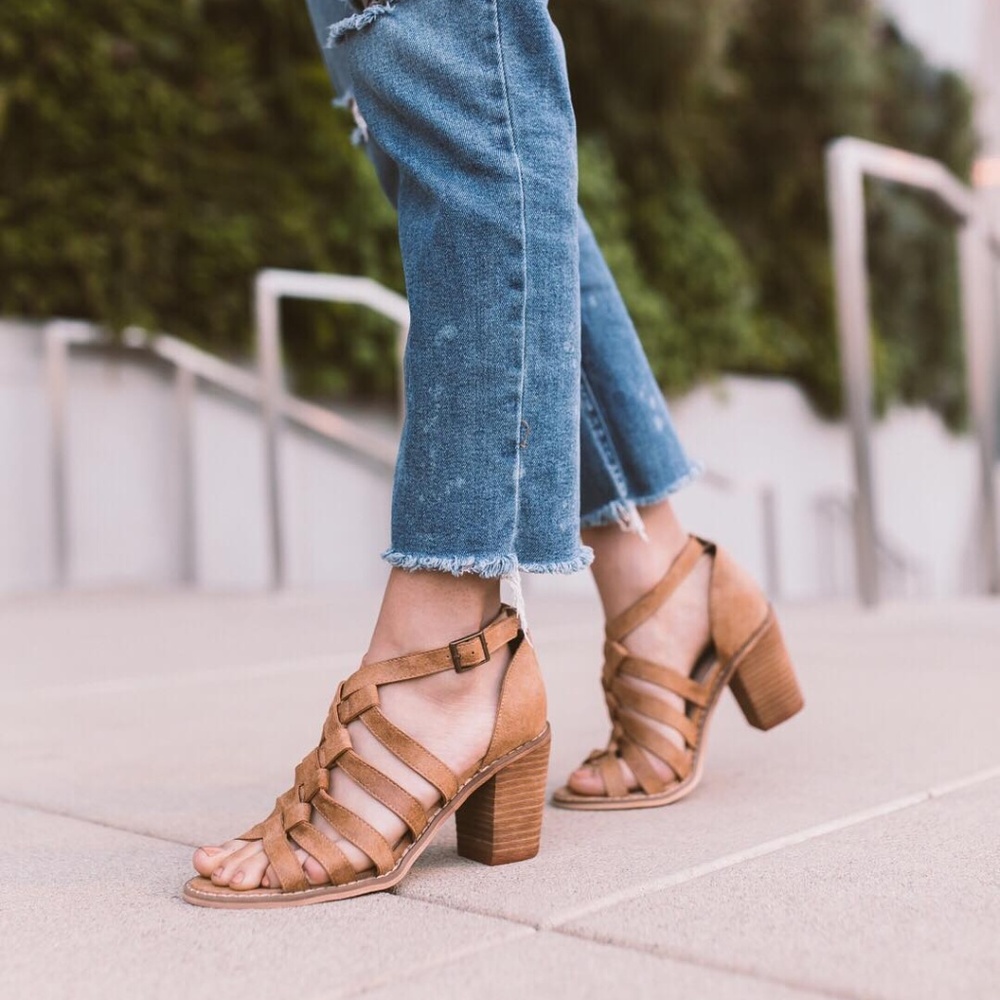 Mi.iM | 'Noelle' Strappy Heels. - Picture 4 of 6